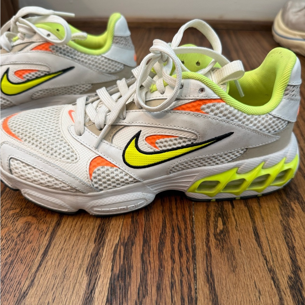 Nike air zoom women’s! Bright fun colors and great condition!